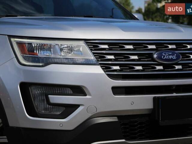 Серый Форд Эксплорер, объемом двигателя 3.5 л и пробегом 163 тыс. км за 23900 $, фото 3 на Automoto.ua