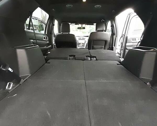 Серый Форд Эксплорер, объемом двигателя 3.5 л и пробегом 165 тыс. км за 20500 $, фото 5 на Automoto.ua