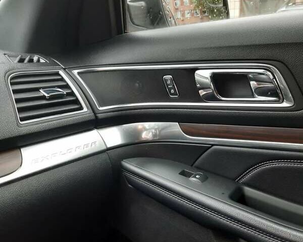 Серый Форд Эксплорер, объемом двигателя 3.5 л и пробегом 165 тыс. км за 20500 $, фото 26 на Automoto.ua