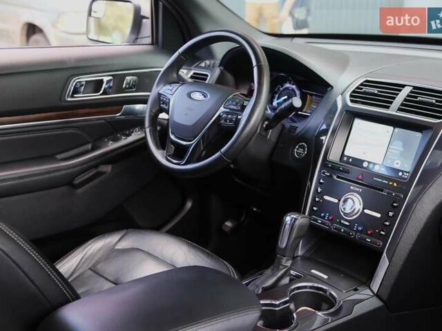 Серый Форд Эксплорер, объемом двигателя 3.5 л и пробегом 163 тыс. км за 23900 $, фото 13 на Automoto.ua