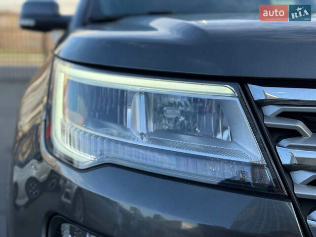 Серый Форд Эксплорер, объемом двигателя 2.26 л и пробегом 68 тыс. км за 18000 $, фото 10 на Automoto.ua