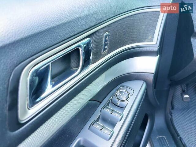 Серый Форд Эксплорер, объемом двигателя 3.5 л и пробегом 132 тыс. км за 18300 $, фото 43 на Automoto.ua