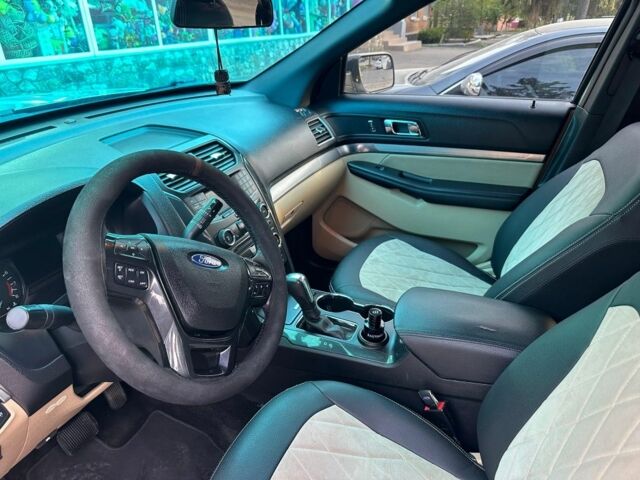 Серый Форд Эксплорер, объемом двигателя 3.5 л и пробегом 95 тыс. км за 19999 $, фото 3 на Automoto.ua