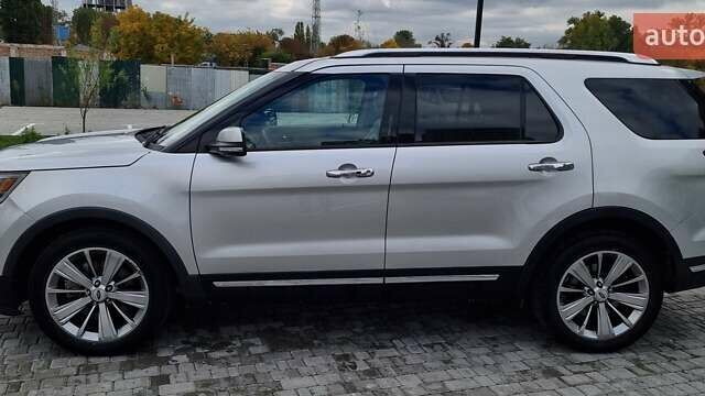 Серый Форд Эксплорер, объемом двигателя 3.5 л и пробегом 165 тыс. км за 20500 $, фото 31 на Automoto.ua