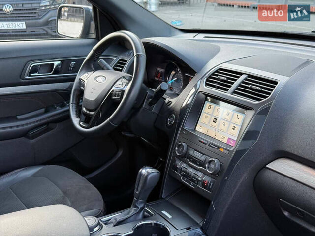 Серый Форд Эксплорер, объемом двигателя 2.26 л и пробегом 68 тыс. км за 18000 $, фото 30 на Automoto.ua