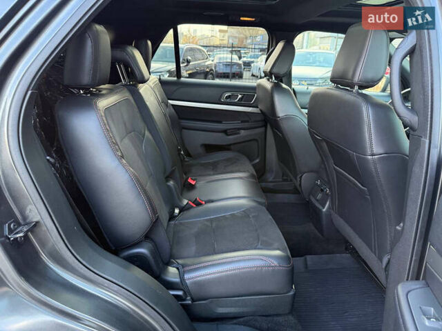 Серый Форд Эксплорер, объемом двигателя 2.26 л и пробегом 68 тыс. км за 18000 $, фото 31 на Automoto.ua