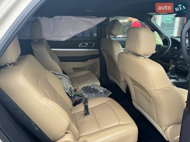 Сірий Форд Експлорер, об'ємом двигуна 3.5 л та пробігом 172 тис. км за 12000 $, фото 9 на Automoto.ua
