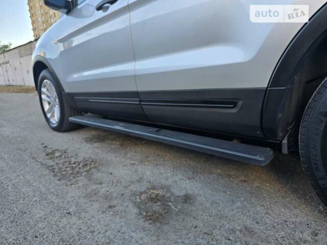 Серый Форд Эксплорер, объемом двигателя 3.5 л и пробегом 130 тыс. км за 20500 $, фото 22 на Automoto.ua