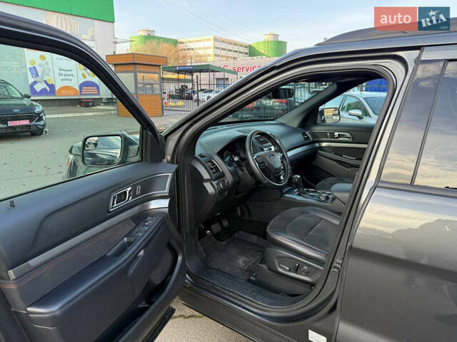 Серый Форд Эксплорер, объемом двигателя 2.26 л и пробегом 68 тыс. км за 18000 $, фото 13 на Automoto.ua