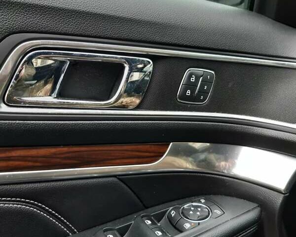 Серый Форд Эксплорер, объемом двигателя 3.5 л и пробегом 165 тыс. км за 20500 $, фото 29 на Automoto.ua