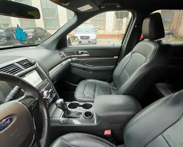 Серый Форд Эксплорер, объемом двигателя 3.5 л и пробегом 165 тыс. км за 20500 $, фото 20 на Automoto.ua