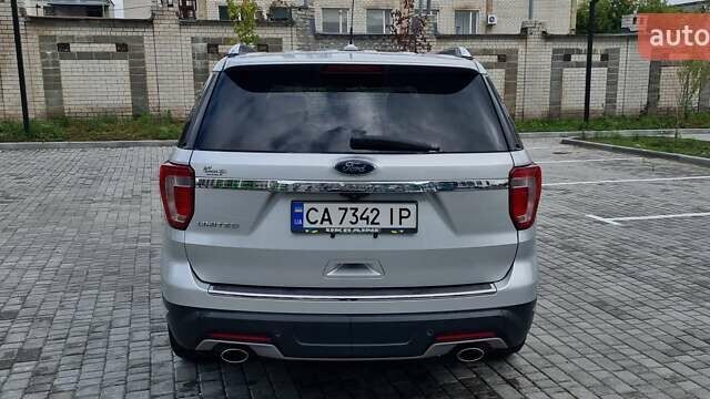 Серый Форд Эксплорер, объемом двигателя 3.5 л и пробегом 165 тыс. км за 20500 $, фото 35 на Automoto.ua