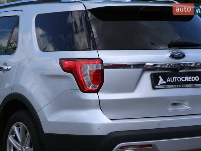 Серый Форд Эксплорер, объемом двигателя 3.5 л и пробегом 163 тыс. км за 23900 $, фото 7 на Automoto.ua