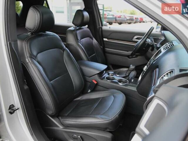 Серый Форд Эксплорер, объемом двигателя 3.5 л и пробегом 163 тыс. км за 23900 $, фото 12 на Automoto.ua