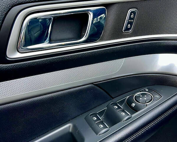 Серый Форд Эксплорер, объемом двигателя 3.5 л и пробегом 149 тыс. км за 18700 $, фото 24 на Automoto.ua