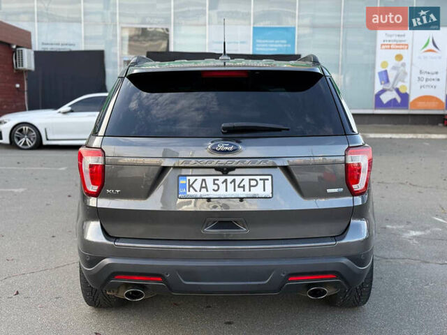 Серый Форд Эксплорер, объемом двигателя 2.26 л и пробегом 68 тыс. км за 18000 $, фото 6 на Automoto.ua