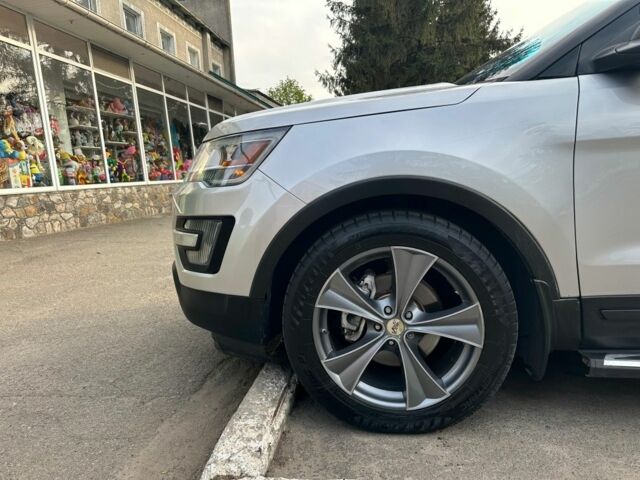 Серый Форд Эксплорер, объемом двигателя 3.5 л и пробегом 95 тыс. км за 19999 $, фото 4 на Automoto.ua