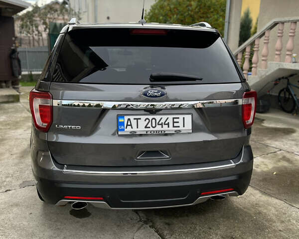 Серый Форд Эксплорер, объемом двигателя 3.5 л и пробегом 150 тыс. км за 18500 $, фото 3 на Automoto.ua