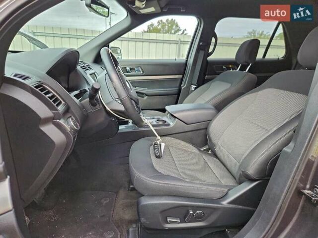 Серый Форд Эксплорер, объемом двигателя 3.5 л и пробегом 100 тыс. км за 3200 $, фото 6 на Automoto.ua