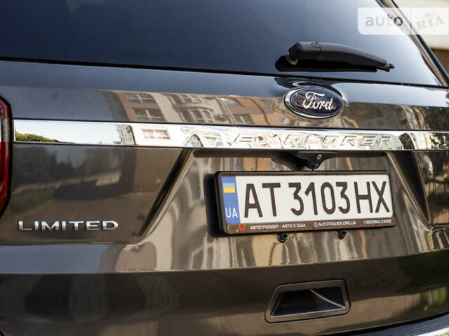 Серый Форд Эксплорер, объемом двигателя 3.5 л и пробегом 104 тыс. км за 25700 $, фото 48 на Automoto.ua