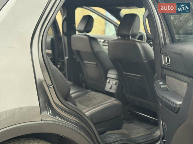 Сірий Форд Експлорер, об'ємом двигуна 3.5 л та пробігом 126 тис. км за 19999 $, фото 43 на Automoto.ua