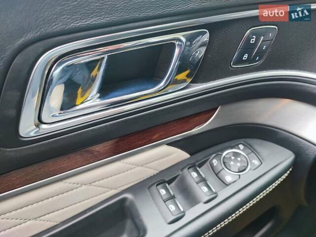 Серый Форд Эксплорер, объемом двигателя 3.5 л и пробегом 159 тыс. км за 22800 $, фото 11 на Automoto.ua