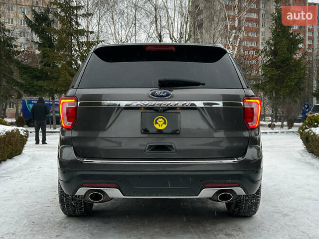 Серый Форд Эксплорер, объемом двигателя 3.5 л и пробегом 130 тыс. км за 19200 $, фото 5 на Automoto.ua