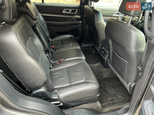 Серый Форд Эксплорер, объемом двигателя 3.5 л и пробегом 150 тыс. км за 18500 $, фото 8 на Automoto.ua