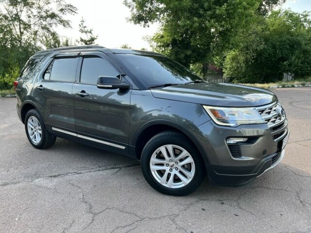 Серый Форд Эксплорер, объемом двигателя 3.5 л и пробегом 125 тыс. км за 465 $, фото 1 на Automoto.ua