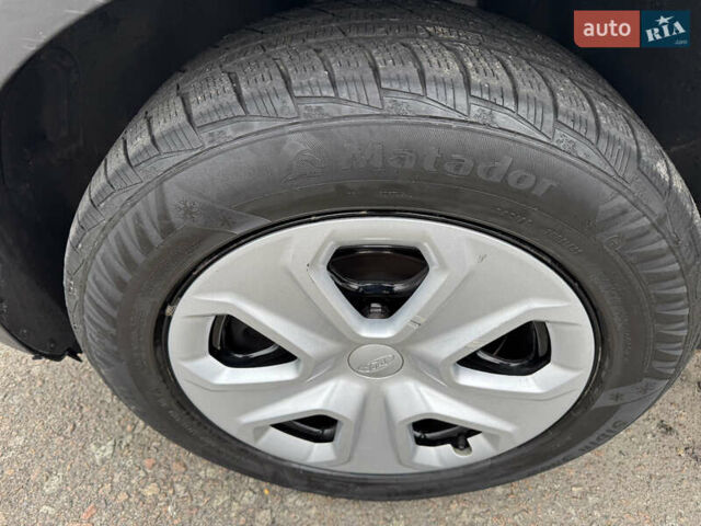 Серый Форд Эксплорер, объемом двигателя 3.73 л и пробегом 272 тыс. км за 17990 $, фото 11 на Automoto.ua