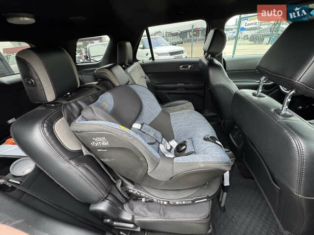 Серый Форд Эксплорер, объемом двигателя 3.73 л и пробегом 272 тыс. км за 17990 $, фото 26 на Automoto.ua