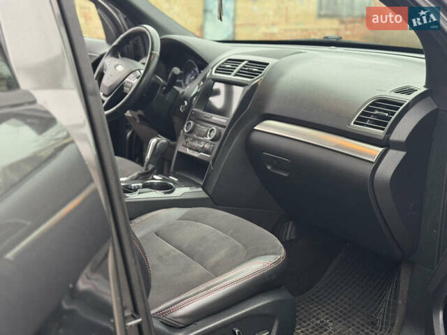 Сірий Форд Експлорер, об'ємом двигуна 3.5 л та пробігом 126 тис. км за 19999 $, фото 44 на Automoto.ua