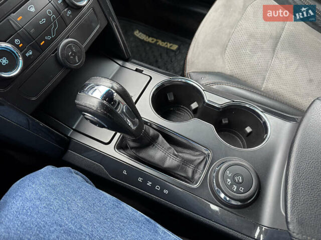 Серый Форд Эксплорер, объемом двигателя 3.73 л и пробегом 272 тыс. км за 17990 $, фото 21 на Automoto.ua