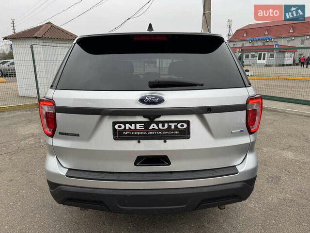 Серый Форд Эксплорер, объемом двигателя 3.73 л и пробегом 272 тыс. км за 17990 $, фото 7 на Automoto.ua
