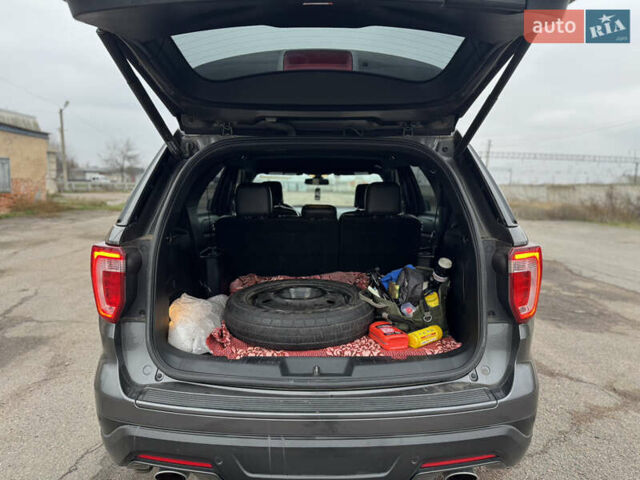 Сірий Форд Експлорер, об'ємом двигуна 3.5 л та пробігом 126 тис. км за 19999 $, фото 65 на Automoto.ua