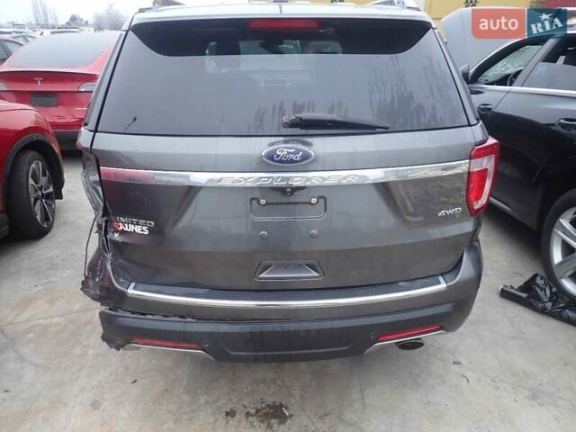 Серый Форд Эксплорер, объемом двигателя 3.5 л и пробегом 198 тыс. км за 14300 $, фото 7 на Automoto.ua