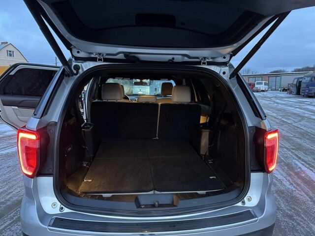 Серый Форд Эксплорер, объемом двигателя 3.5 л и пробегом 155 тыс. км за 20000 $, фото 8 на Automoto.ua