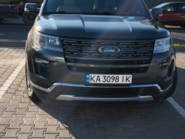 Серый Форд Эксплорер, объемом двигателя 3.5 л и пробегом 142 тыс. км за 17900 $, фото 1 на Automoto.ua