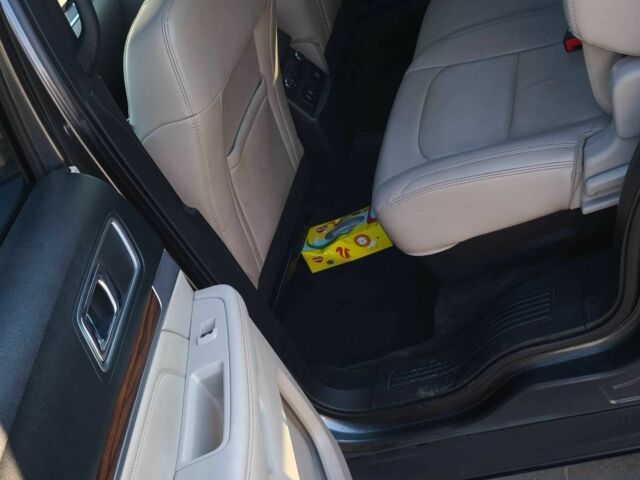 Серый Форд Эксплорер, объемом двигателя 3.5 л и пробегом 142 тыс. км за 17900 $, фото 4 на Automoto.ua