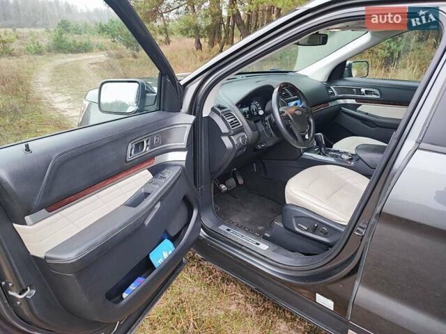 Серый Форд Эксплорер, объемом двигателя 3.5 л и пробегом 159 тыс. км за 22800 $, фото 10 на Automoto.ua