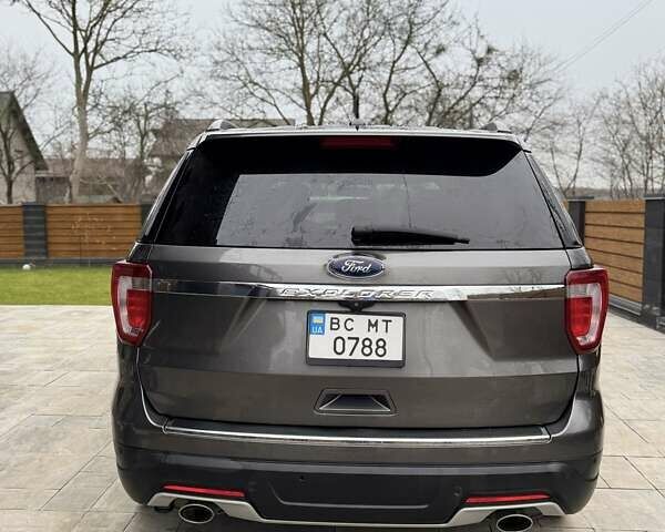 Серый Форд Эксплорер, объемом двигателя 3.5 л и пробегом 129 тыс. км за 20900 $, фото 8 на Automoto.ua