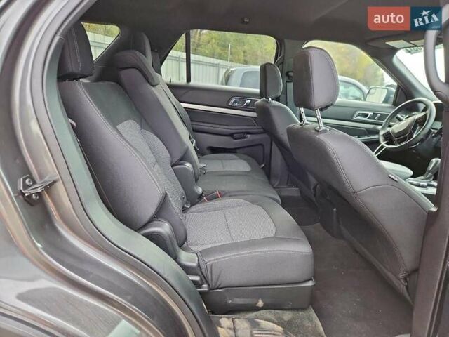 Серый Форд Эксплорер, объемом двигателя 3.5 л и пробегом 100 тыс. км за 3200 $, фото 9 на Automoto.ua