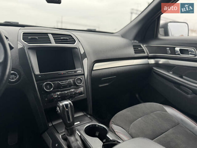 Сірий Форд Експлорер, об'ємом двигуна 3.5 л та пробігом 126 тис. км за 19999 $, фото 47 на Automoto.ua
