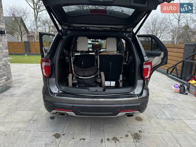 Серый Форд Эксплорер, объемом двигателя 3.5 л и пробегом 129 тыс. км за 20900 $, фото 7 на Automoto.ua