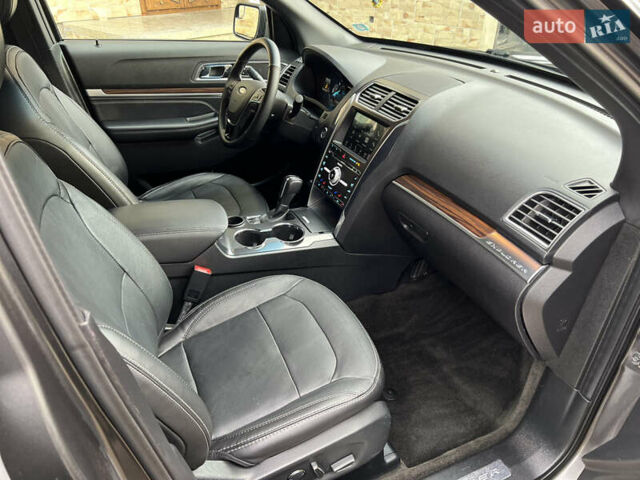 Серый Форд Эксплорер, объемом двигателя 3.5 л и пробегом 150 тыс. км за 18500 $, фото 6 на Automoto.ua