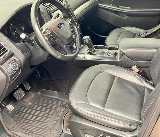 Серый Форд Эксплорер, объемом двигателя 3.5 л и пробегом 125 тыс. км за 465 $, фото 6 на Automoto.ua