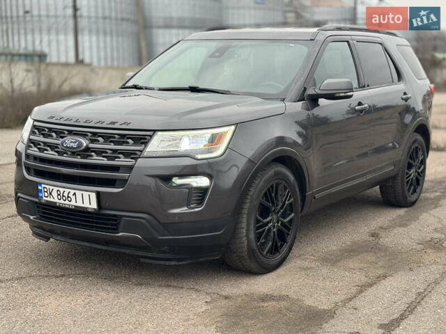 Сірий Форд Експлорер, об'ємом двигуна 3.5 л та пробігом 126 тис. км за 19999 $, фото 3 на Automoto.ua