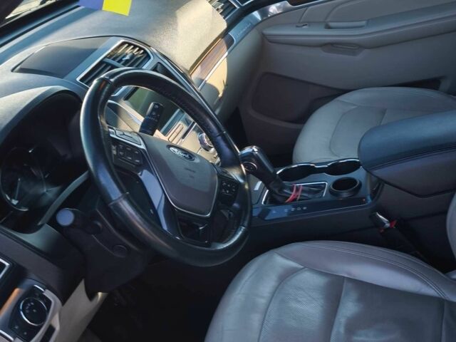 Серый Форд Эксплорер, объемом двигателя 3.5 л и пробегом 142 тыс. км за 17900 $, фото 3 на Automoto.ua