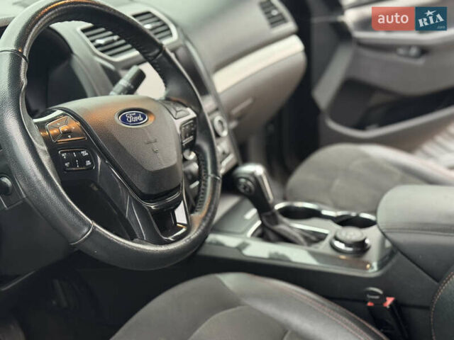 Сірий Форд Експлорер, об'ємом двигуна 3.5 л та пробігом 126 тис. км за 19999 $, фото 42 на Automoto.ua