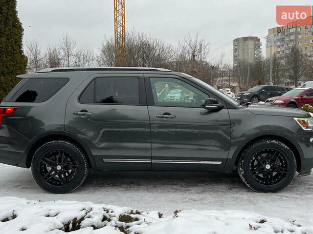 Серый Форд Эксплорер, объемом двигателя 3.5 л и пробегом 130 тыс. км за 19200 $, фото 7 на Automoto.ua